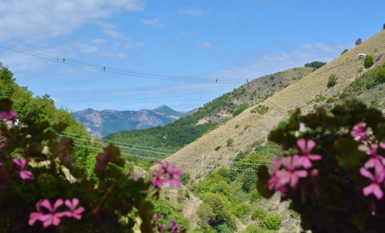 Borgo Manca Suite Sasso di Castalda Bagian luar foto