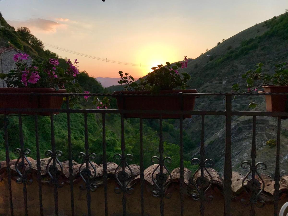 Borgo Manca Suite Sasso di Castalda Bagian luar foto