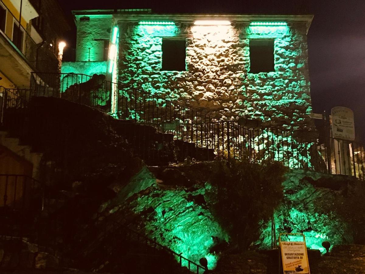 Borgo Manca Suite Sasso di Castalda Bagian luar foto