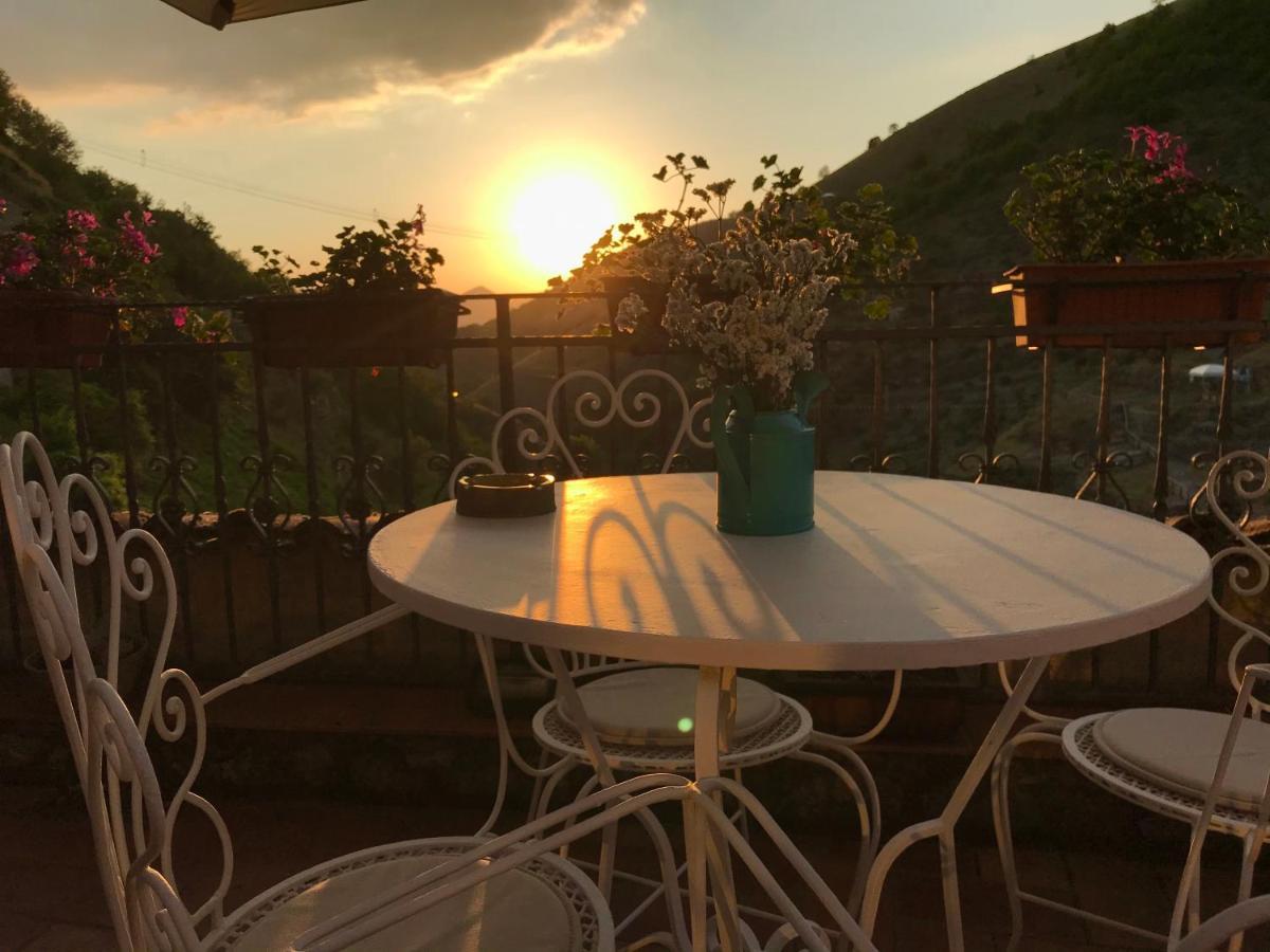 Borgo Manca Suite Sasso di Castalda Bagian luar foto