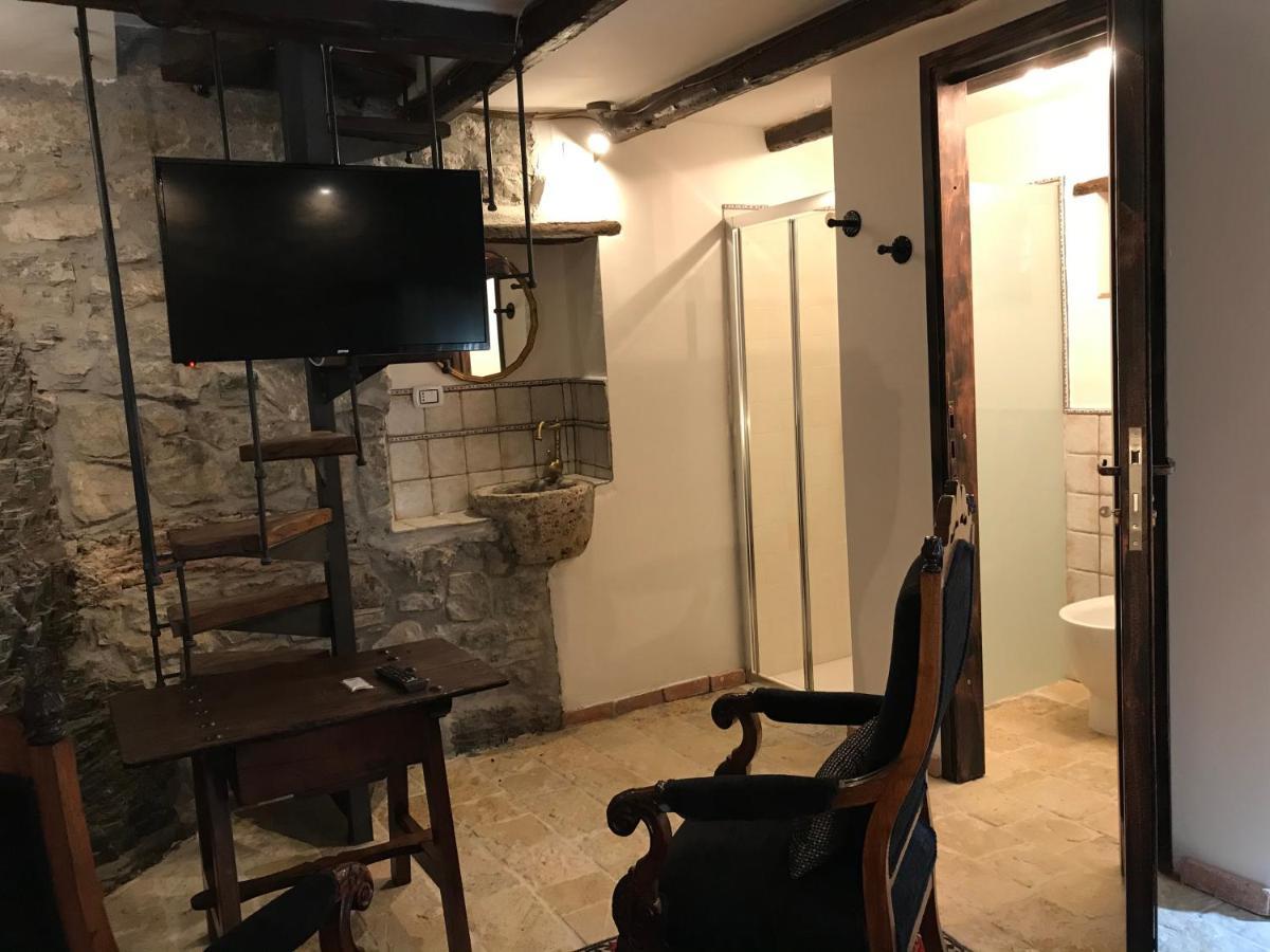 Borgo Manca Suite Sasso di Castalda Bagian luar foto