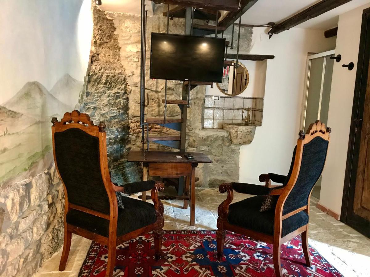 Borgo Manca Suite Sasso di Castalda Bagian luar foto