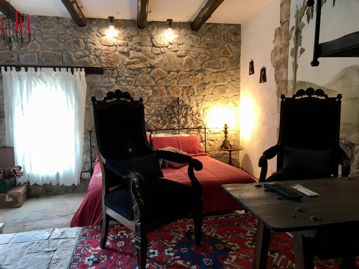 Borgo Manca Suite Sasso di Castalda Bagian luar foto