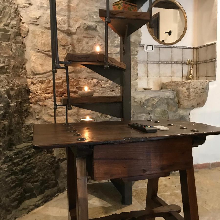 Borgo Manca Suite Sasso di Castalda Bagian luar foto