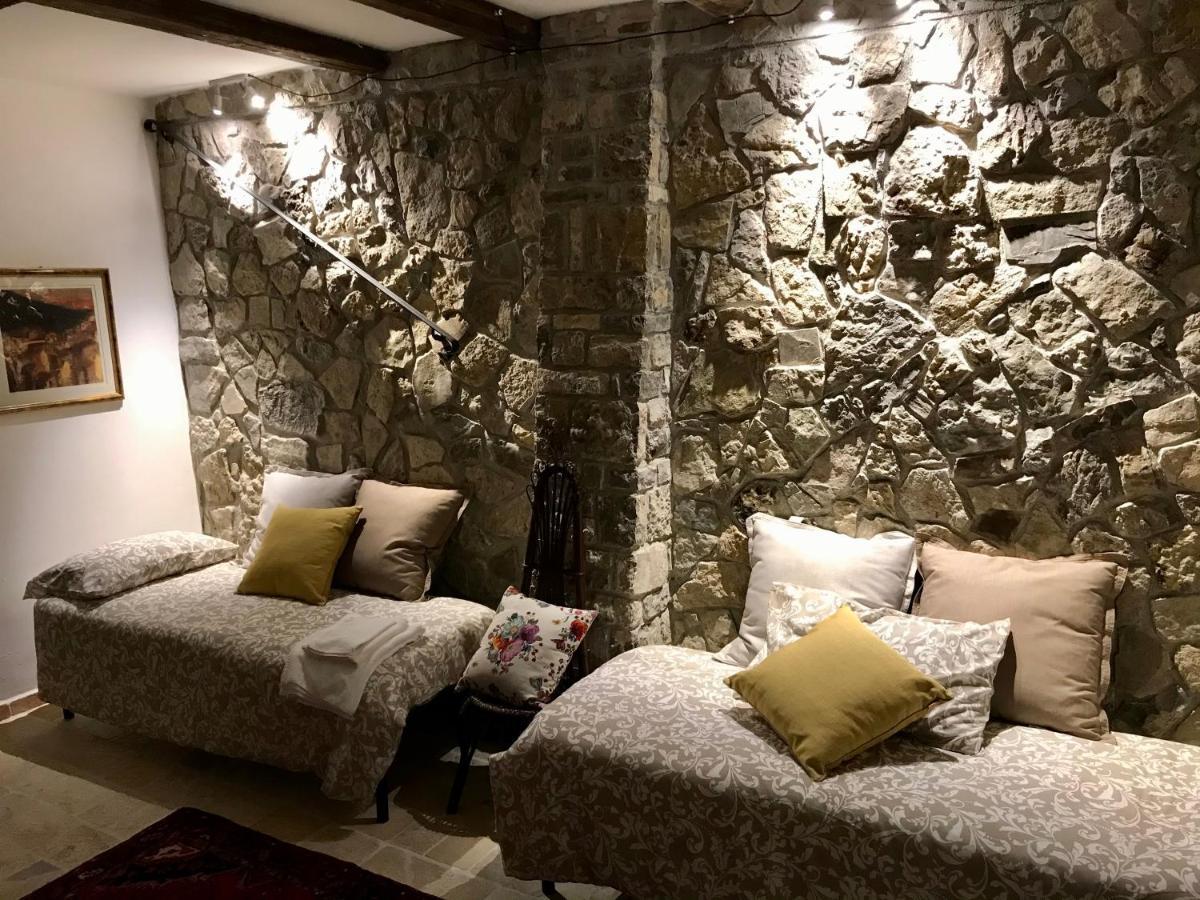 Borgo Manca Suite Sasso di Castalda Bagian luar foto