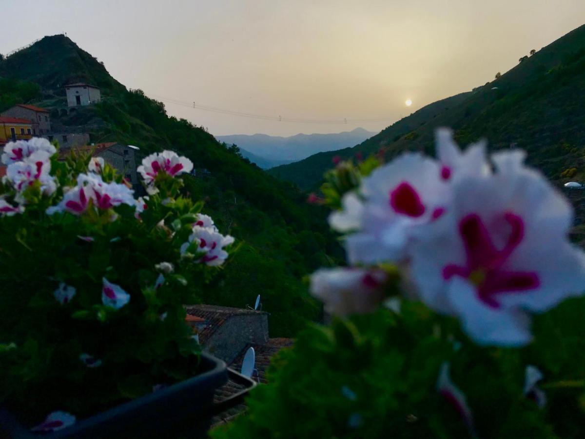 Borgo Manca Suite Sasso di Castalda Bagian luar foto