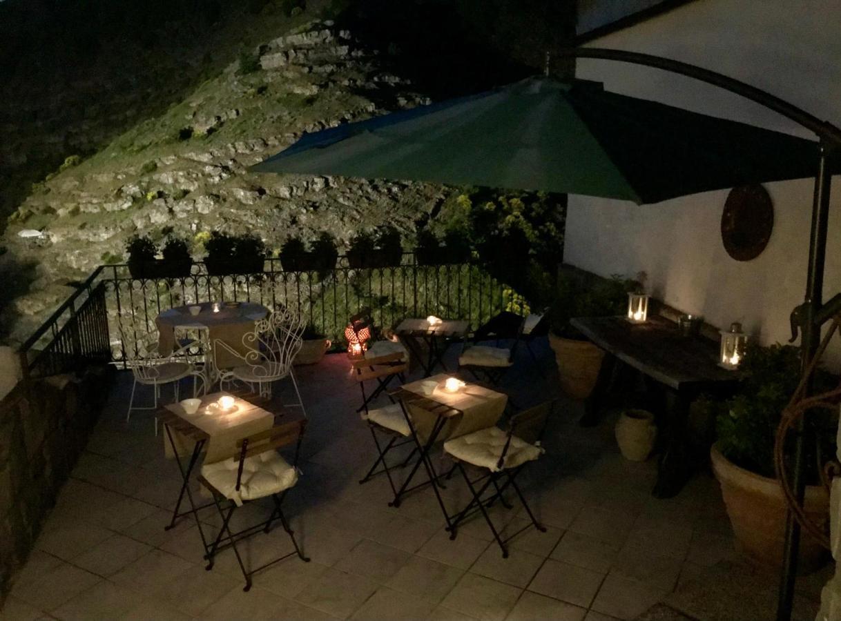 Borgo Manca Suite Sasso di Castalda Bagian luar foto
