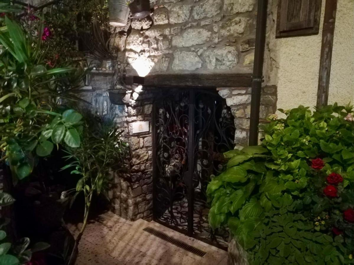 Borgo Manca Suite Sasso di Castalda Bagian luar foto