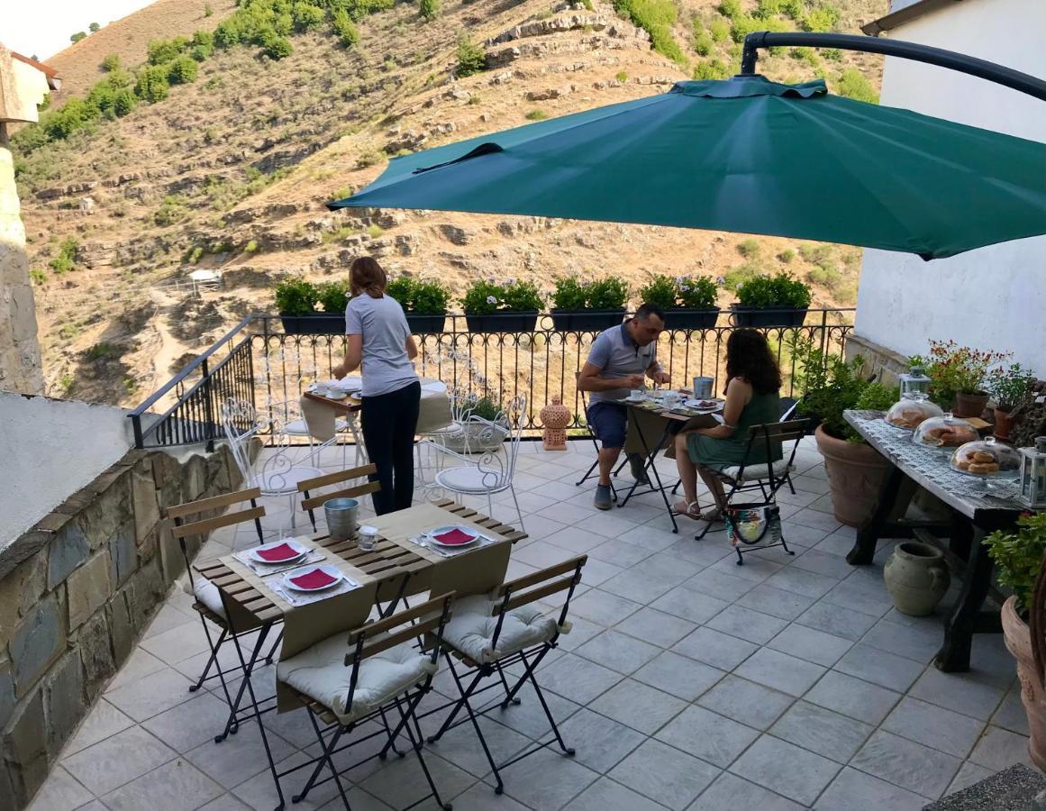 Borgo Manca Suite Sasso di Castalda Bagian luar foto