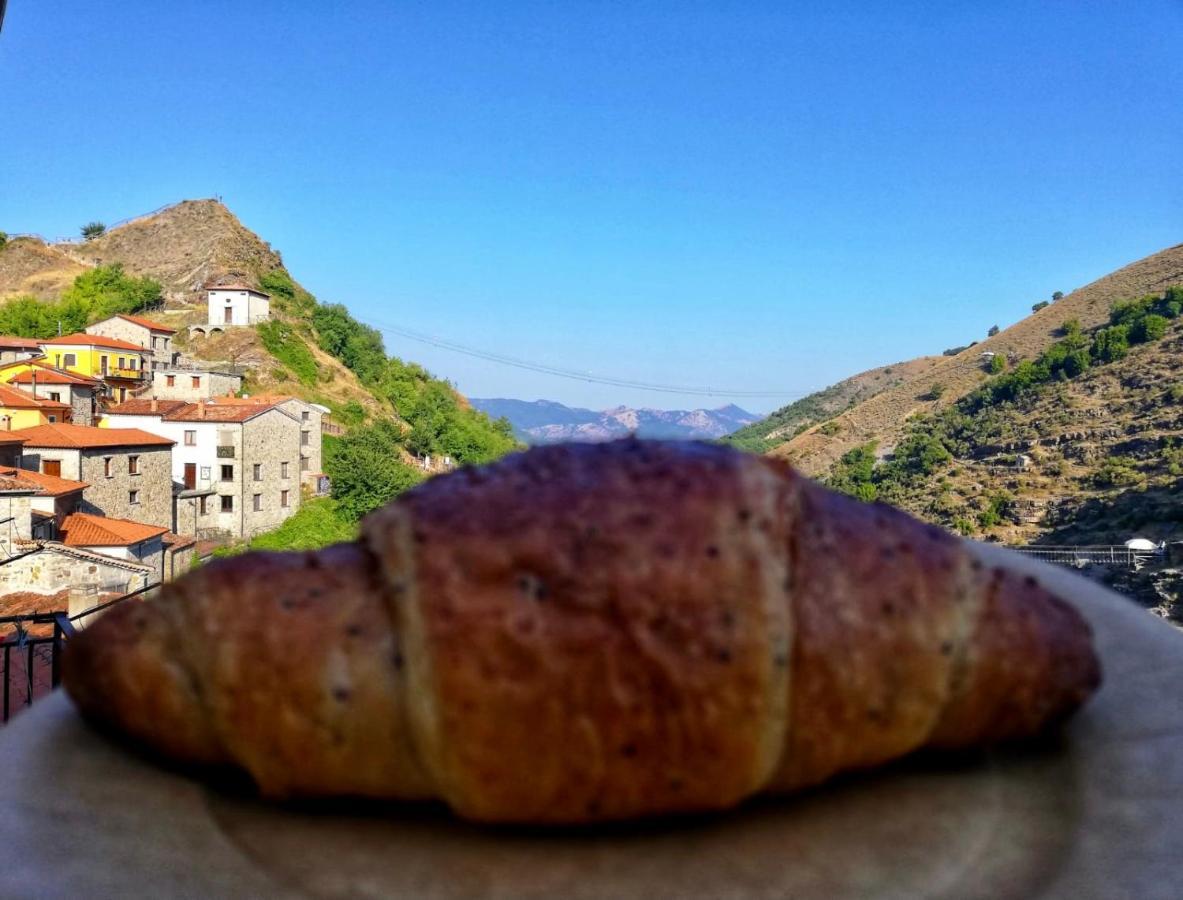 Borgo Manca Suite Sasso di Castalda Bagian luar foto