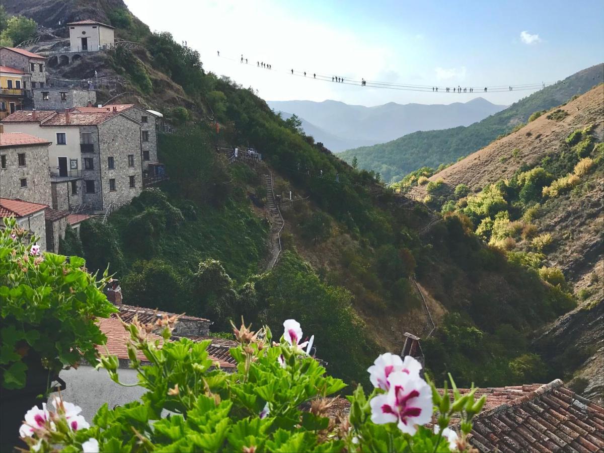 Borgo Manca Suite Sasso di Castalda Bagian luar foto