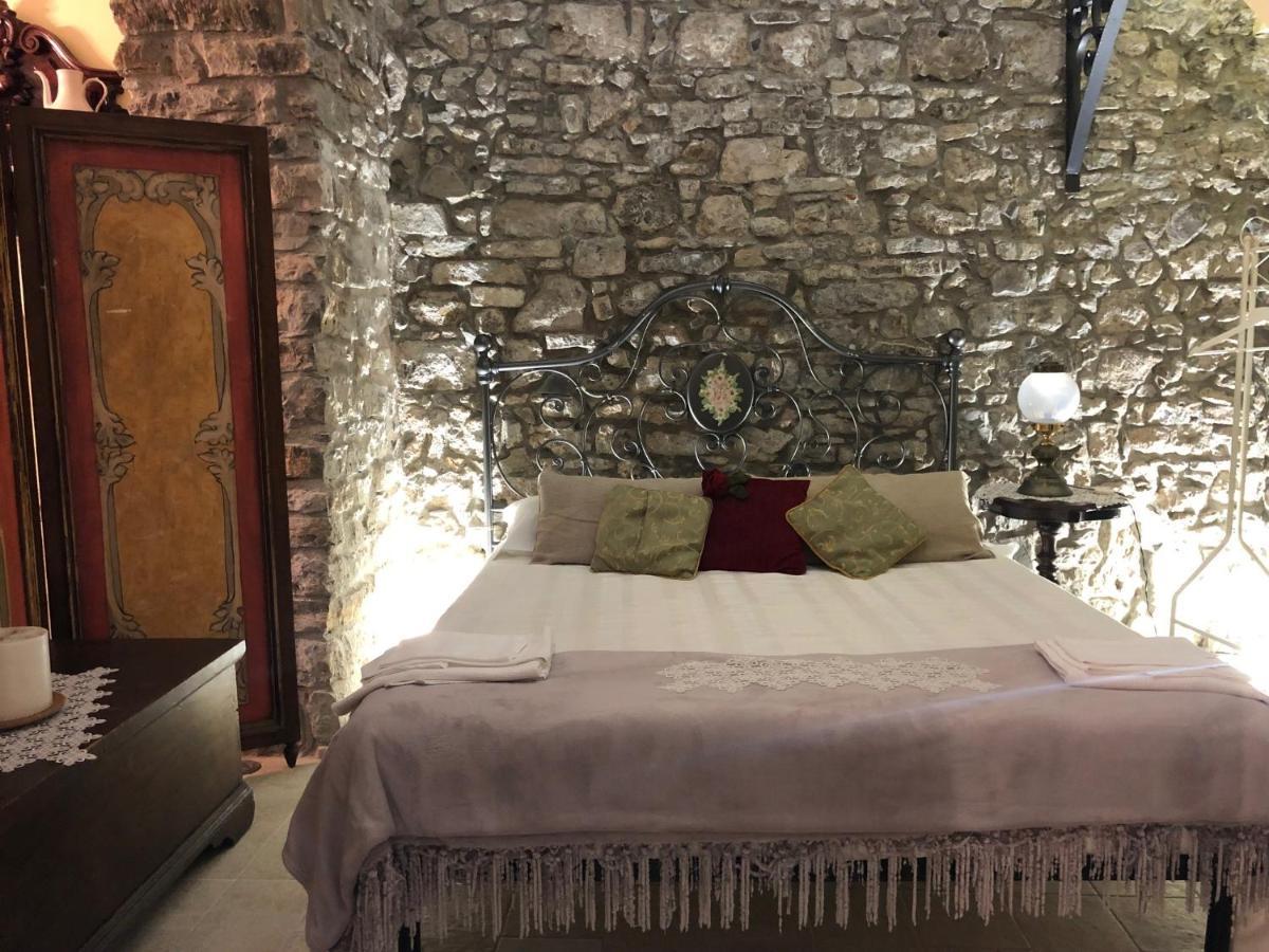 Borgo Manca Suite Sasso di Castalda Bagian luar foto