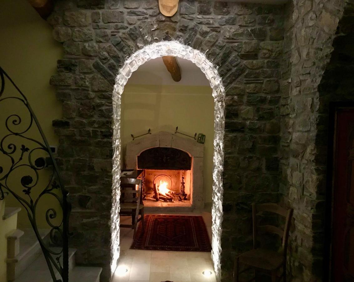 Borgo Manca Suite Sasso di Castalda Bagian luar foto